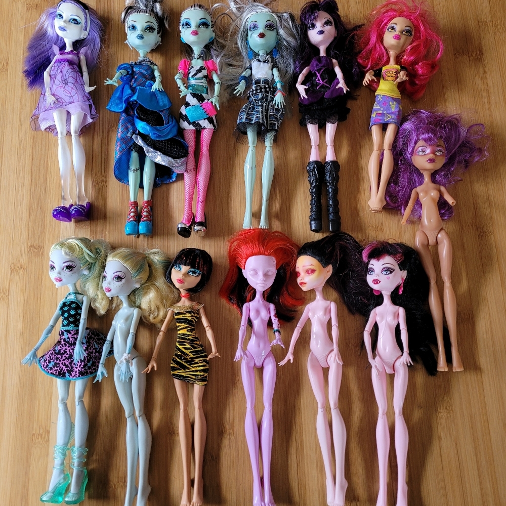 Monster High 13 Doll lot w extra Accessories